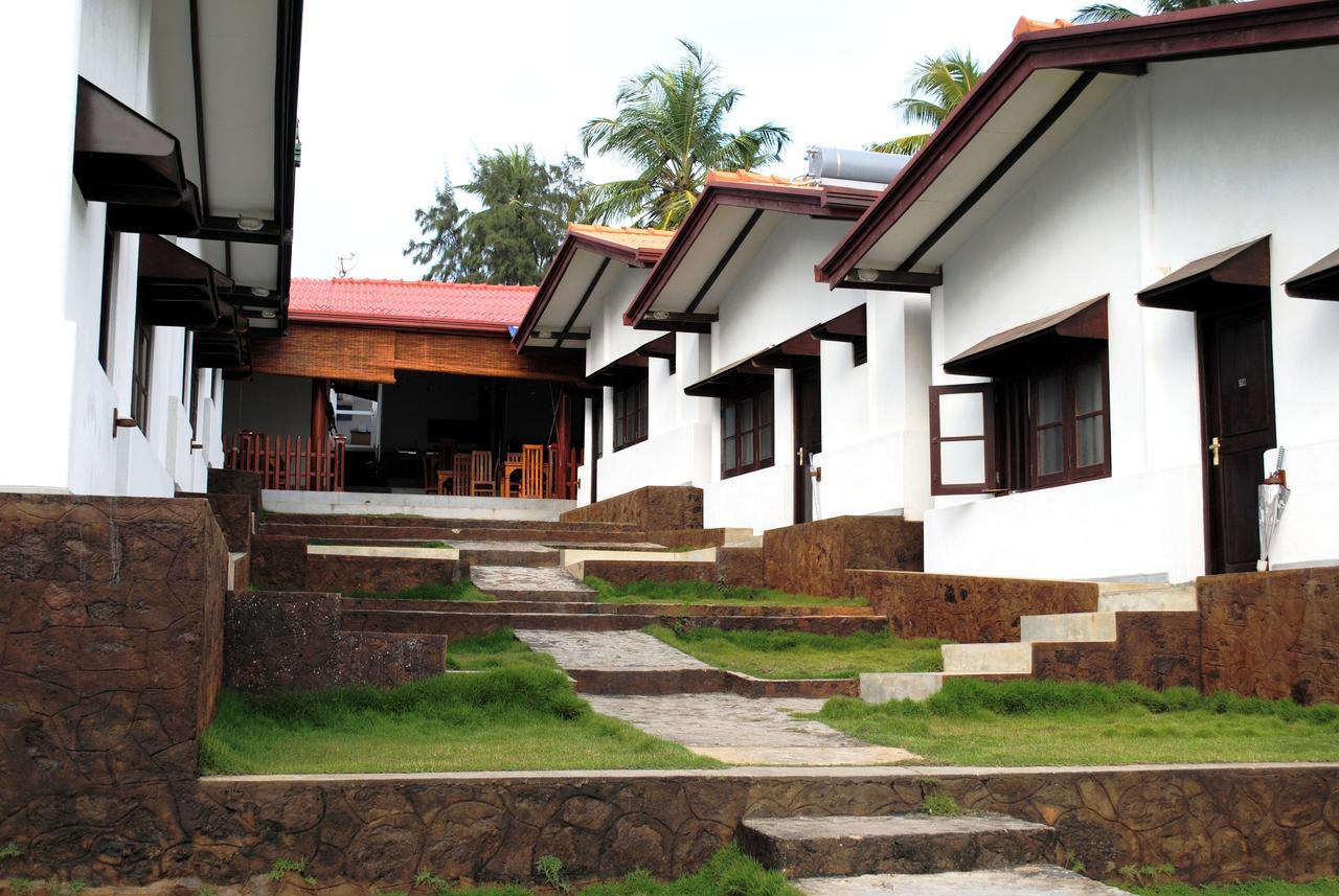 Ramon Beach Resort Ambalangoda  Esterno foto