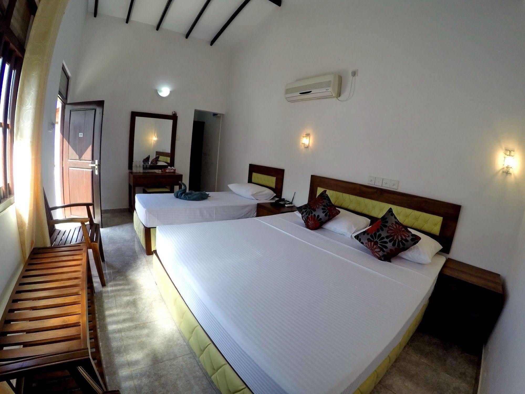 Ramon Beach Resort Ambalangoda  Esterno foto
