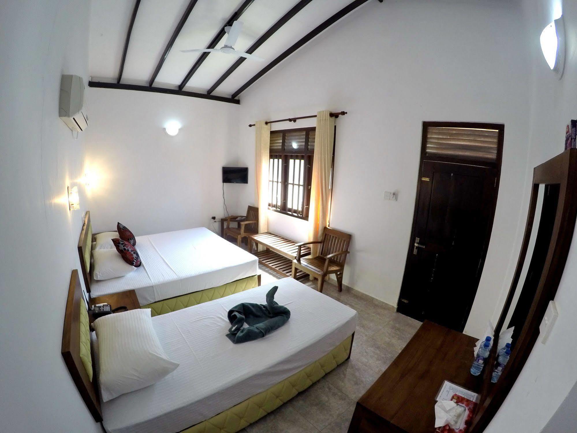 Ramon Beach Resort Ambalangoda  Esterno foto