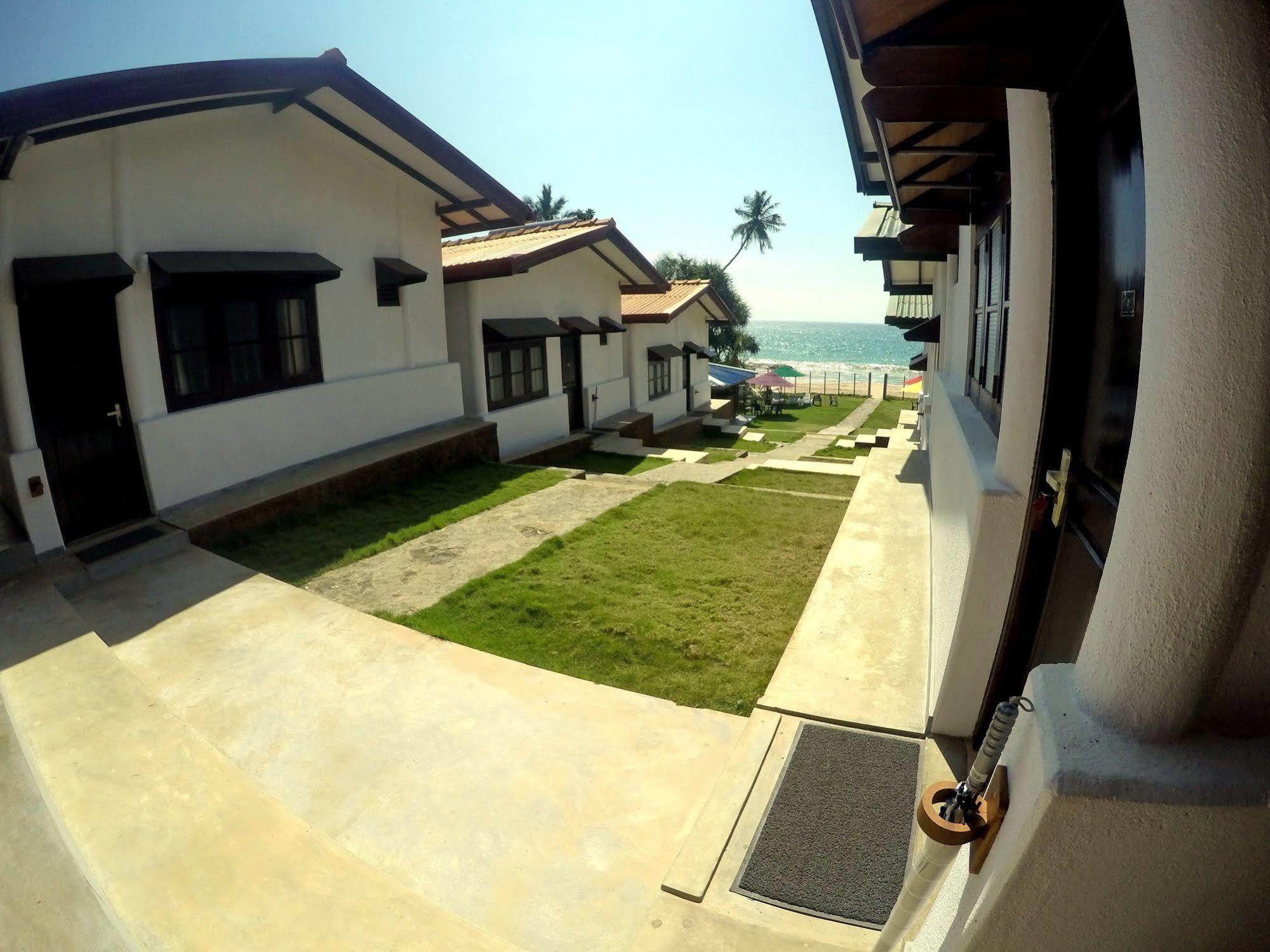 Ramon Beach Resort Ambalangoda  Esterno foto